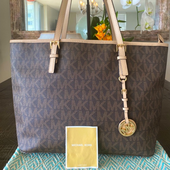 Michael Kors Handbags - 🌺Michael Kors Signature Tote NWOT (Brown & Tan) w/Gold Hardware.